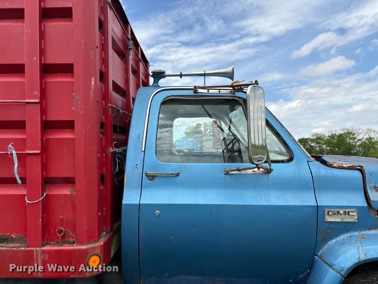 image for item DT0203 1974 GMC grain truck