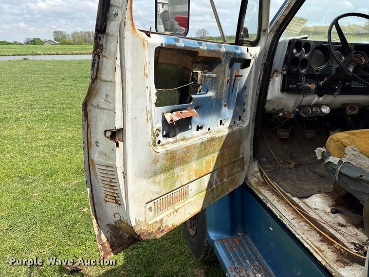 image for item DT0203 1974 GMC grain truck