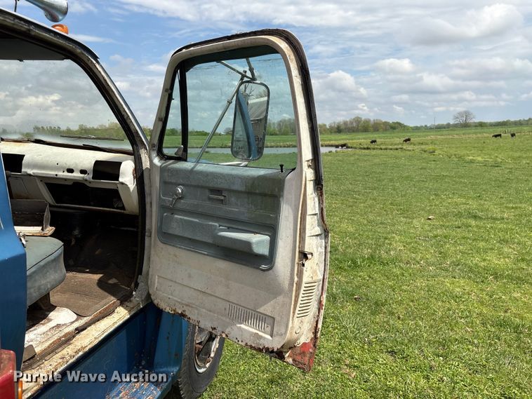 image for item DT0203 1974 GMC grain truck