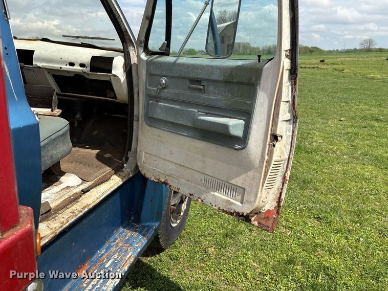 image for item DT0203 1974 GMC grain truck