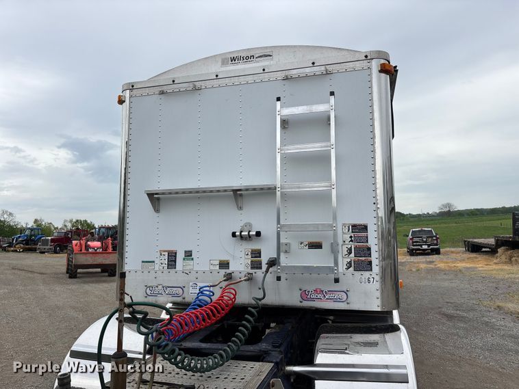 image for item DT0207 2008 Wilson Pacesetter grain trailer