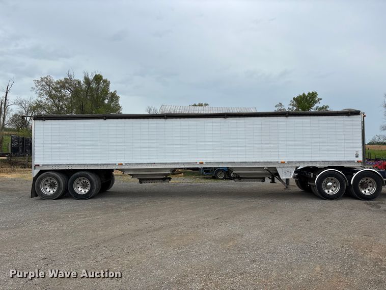 image for item DT0207 2008 Wilson Pacesetter grain trailer