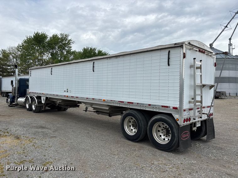 image for item DT0207 2008 Wilson Pacesetter grain trailer