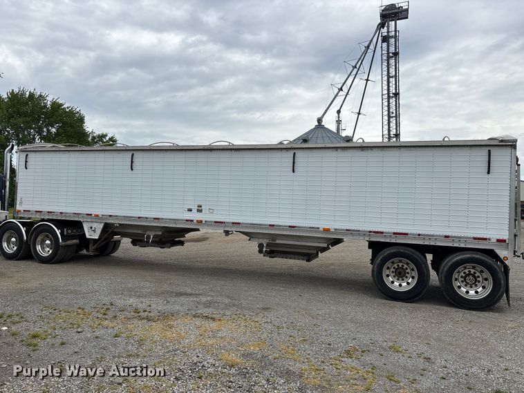 image for item DT0207 2008 Wilson Pacesetter grain trailer