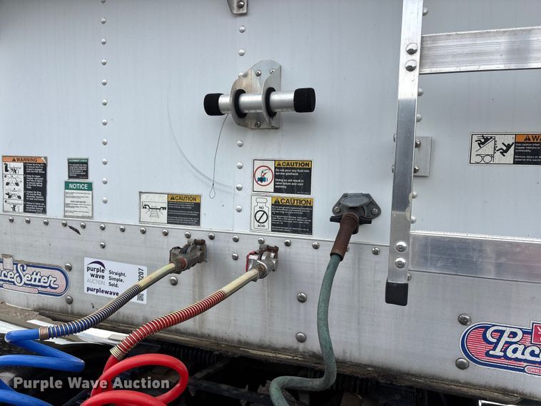 image for item DT0207 2008 Wilson Pacesetter grain trailer