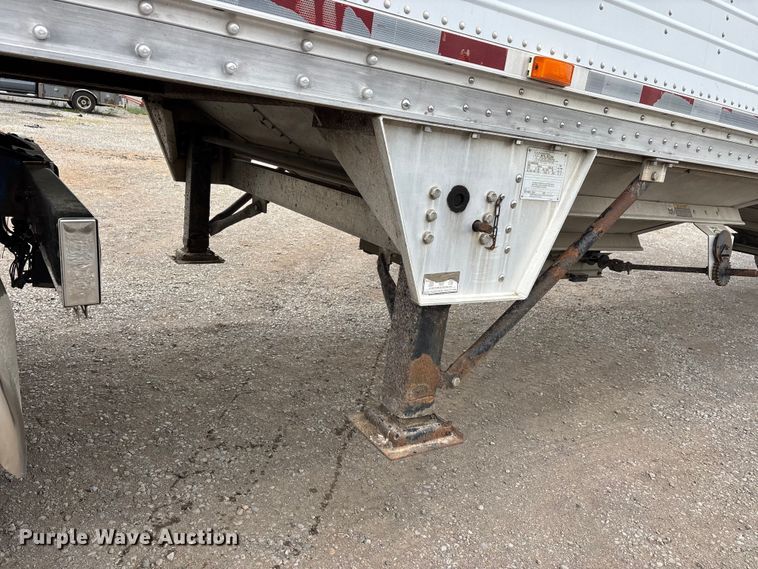 image for item DT0207 2008 Wilson Pacesetter grain trailer