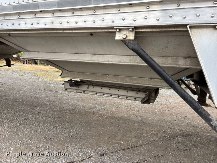 image for item DT0207 2008 Wilson Pacesetter grain trailer