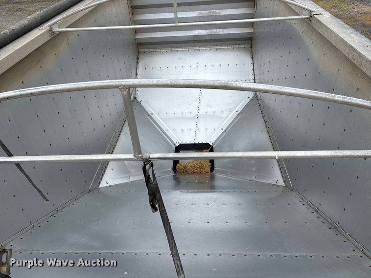 image for item DT0207 2008 Wilson Pacesetter grain trailer