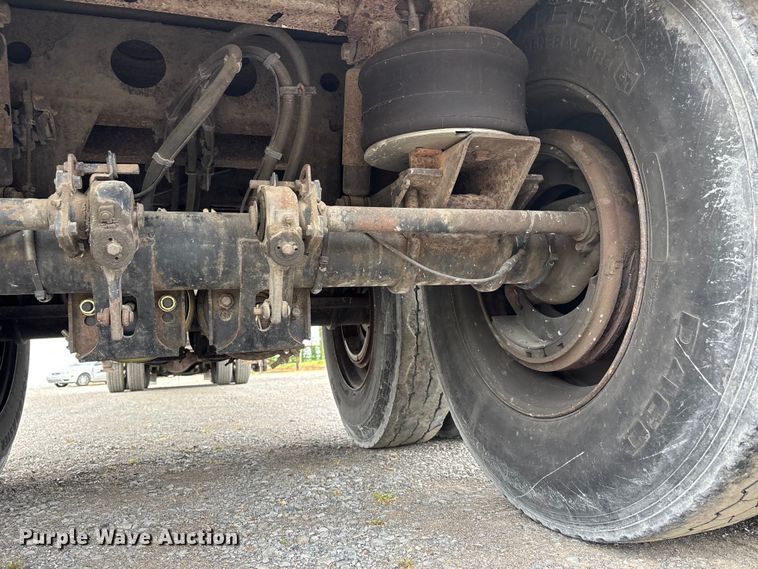 image for item DT0207 2008 Wilson Pacesetter grain trailer