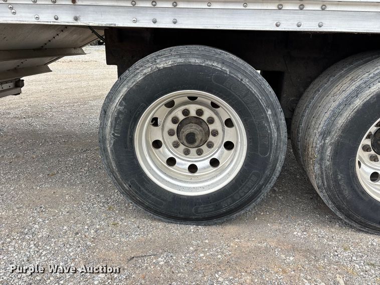 image for item DT0207 2008 Wilson Pacesetter grain trailer