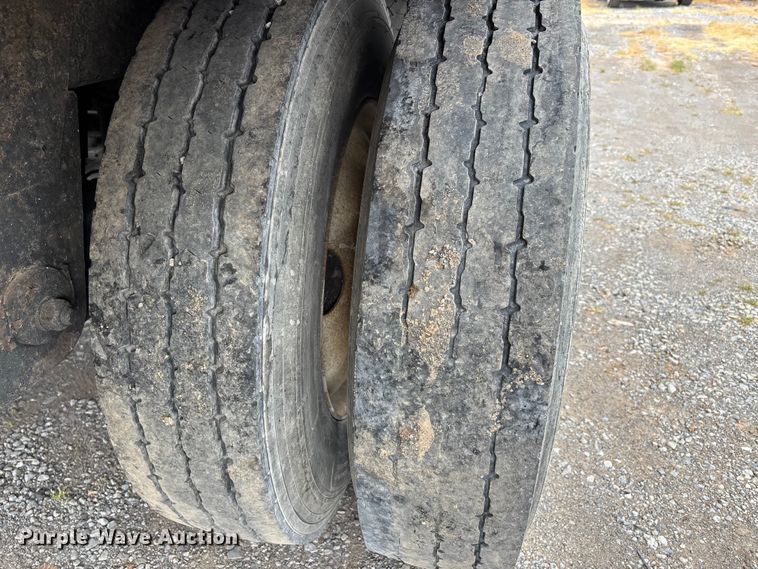 image for item DT0207 2008 Wilson Pacesetter grain trailer