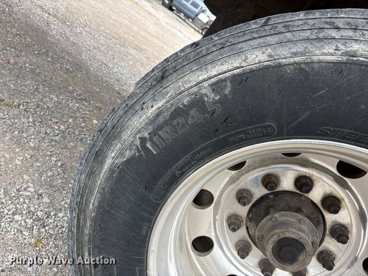 image for item DT0207 2008 Wilson Pacesetter grain trailer