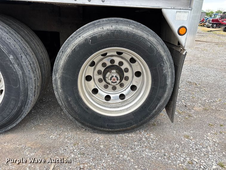 image for item DT0207 2008 Wilson Pacesetter grain trailer