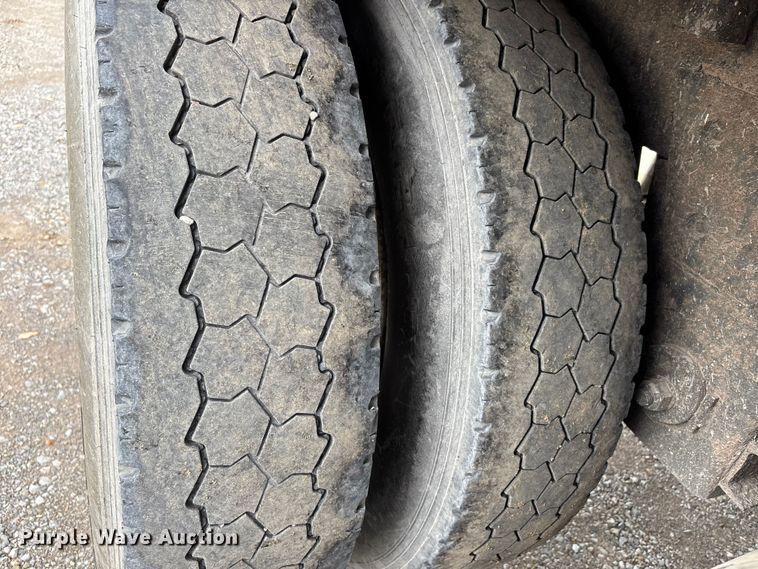 image for item DT0207 2008 Wilson Pacesetter grain trailer