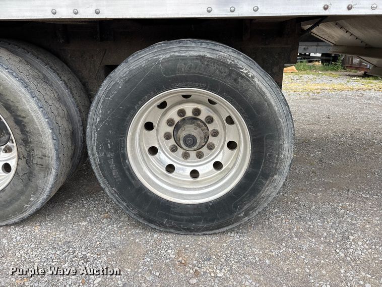 image for item DT0207 2008 Wilson Pacesetter grain trailer