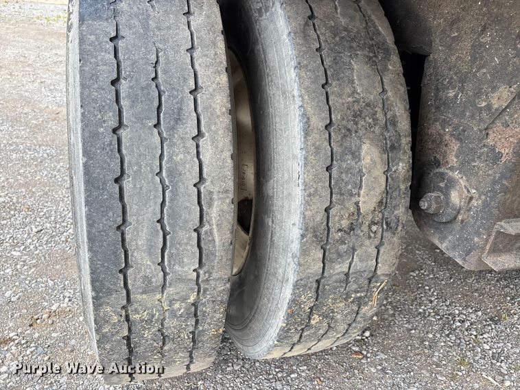 image for item DT0207 2008 Wilson Pacesetter grain trailer