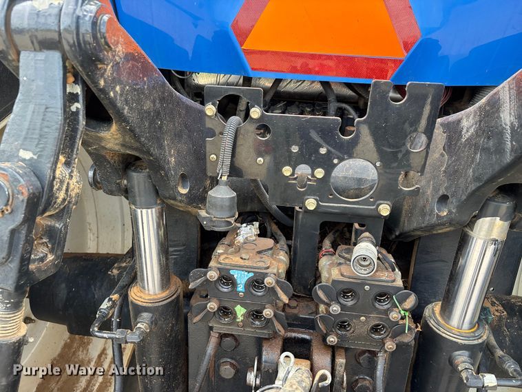 image for item DT0208 2011 New Holland T8030 MFWD tractor