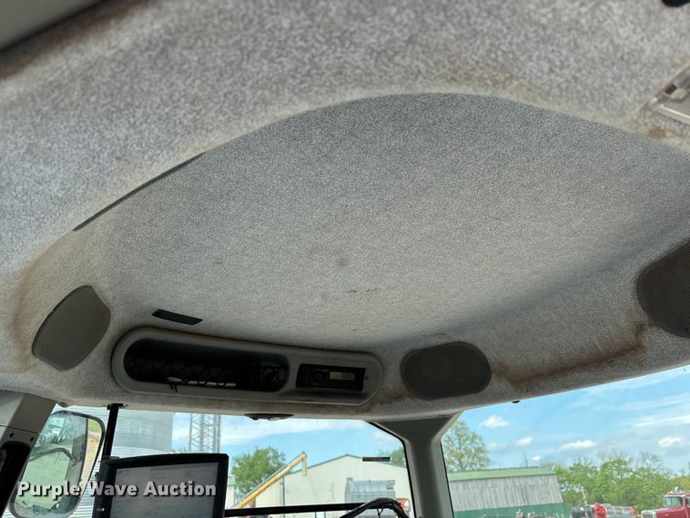 image for item DT0208 2011 New Holland T8030 MFWD tractor