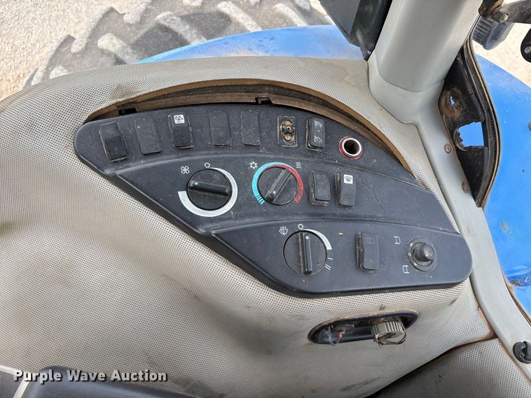 image for item DT0208 2011 New Holland T8030 MFWD tractor