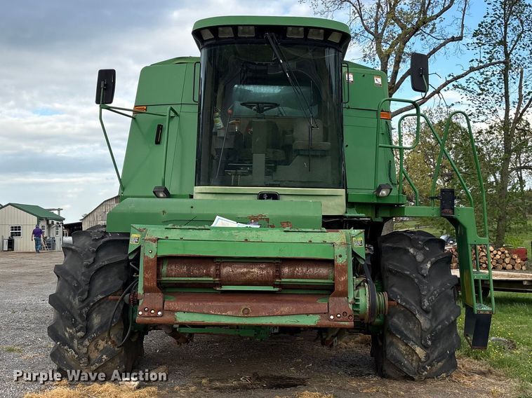 image for item DT0210 1996 John Deere 9600 combine