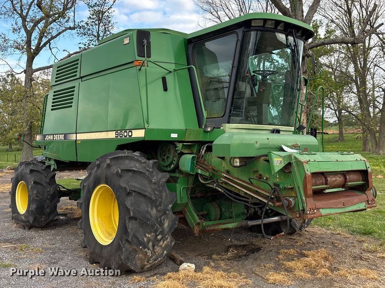 image for item DT0210 1996 John Deere 9600 combine
