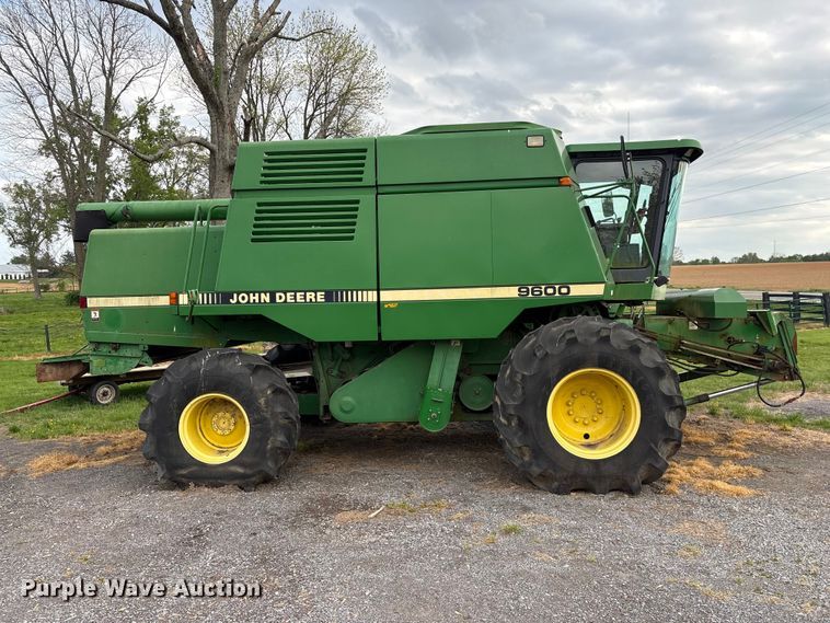 image for item DT0210 1996 John Deere 9600 combine