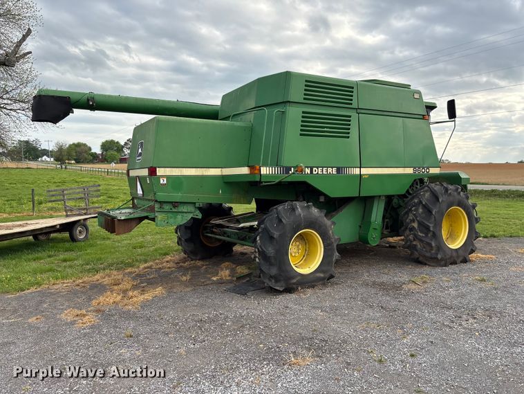 image for item DT0210 1996 John Deere 9600 combine