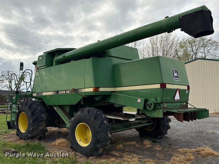 image for item DT0210 1996 John Deere 9600 combine