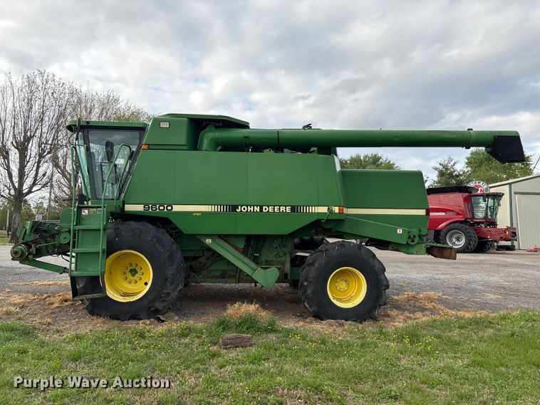image for item DT0210 1996 John Deere 9600 combine