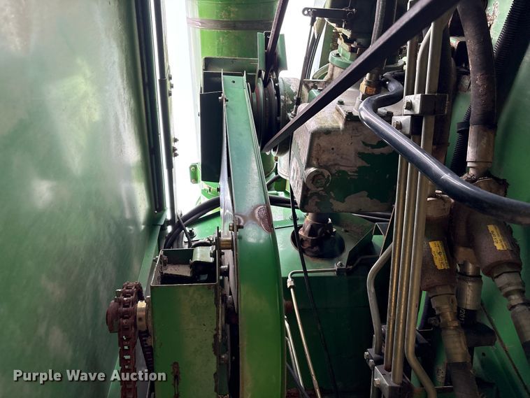 image for item DT0210 1996 John Deere 9600 combine