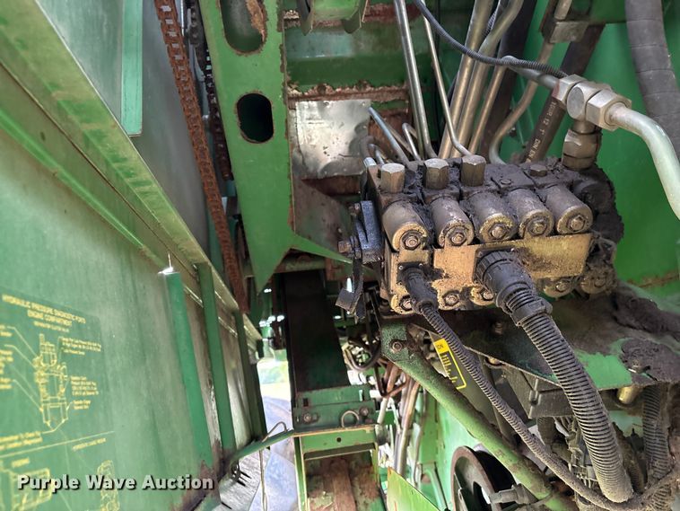 image for item DT0210 1996 John Deere 9600 combine