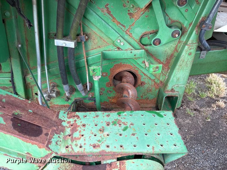 image for item DT0210 1996 John Deere 9600 combine