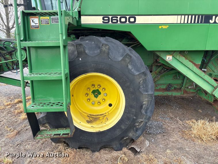image for item DT0210 1996 John Deere 9600 combine
