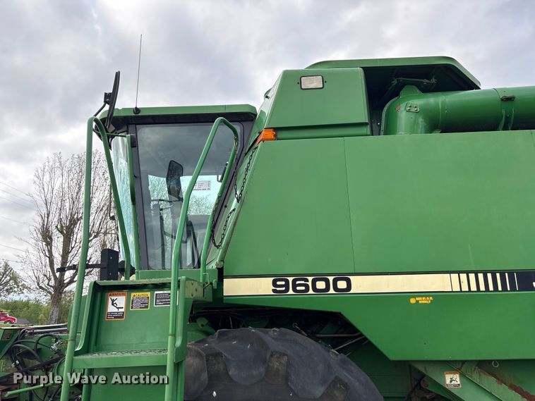 image for item DT0210 1996 John Deere 9600 combine