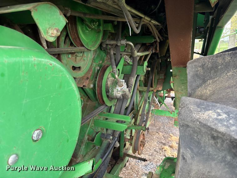 image for item DT0210 1996 John Deere 9600 combine