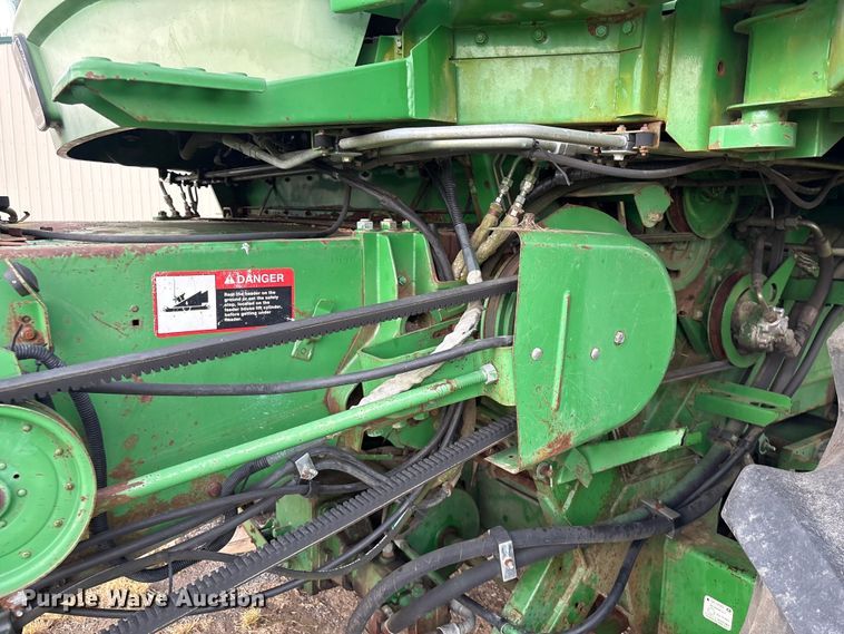 image for item DT0210 1996 John Deere 9600 combine