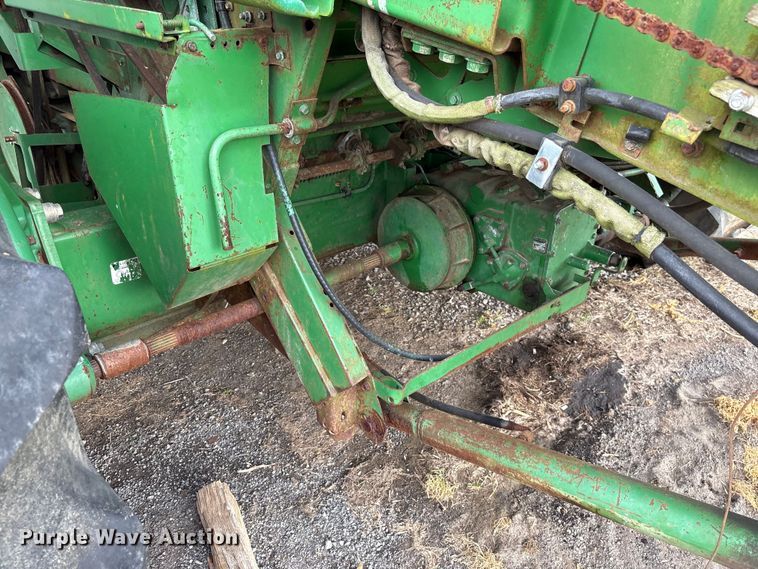 image for item DT0210 1996 John Deere 9600 combine