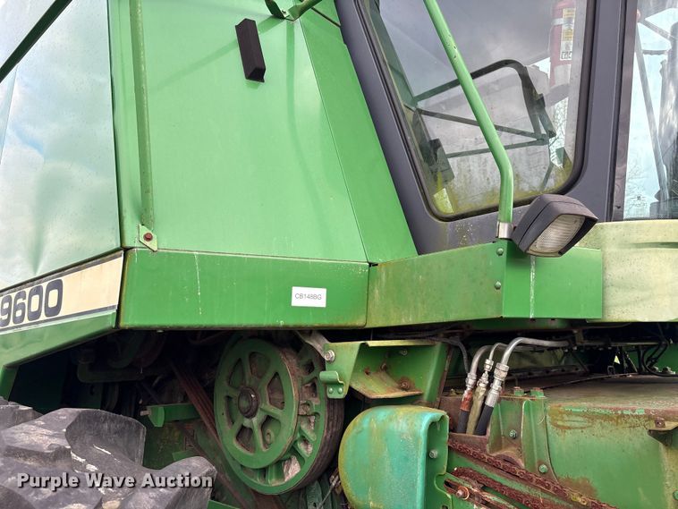 image for item DT0210 1996 John Deere 9600 combine