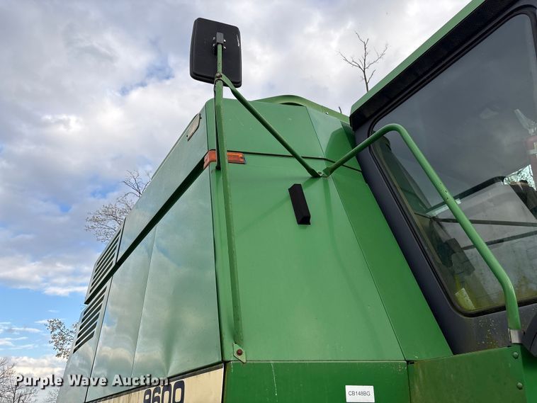 image for item DT0210 1996 John Deere 9600 combine