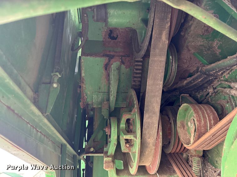 image for item DT0210 1996 John Deere 9600 combine