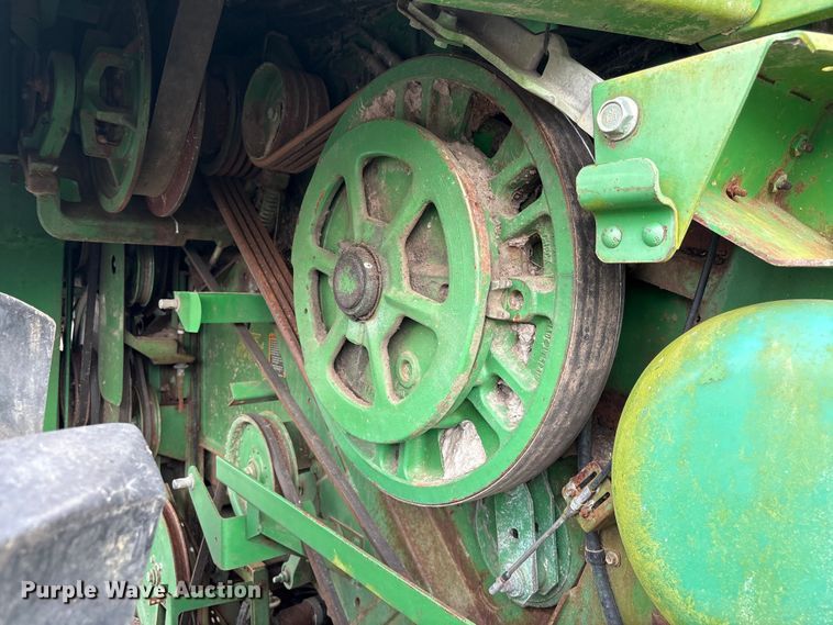 image for item DT0210 1996 John Deere 9600 combine