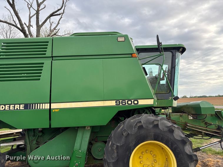 image for item DT0210 1996 John Deere 9600 combine