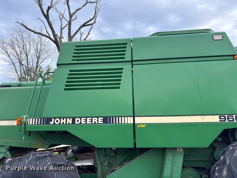 image for item DT0210 1996 John Deere 9600 combine