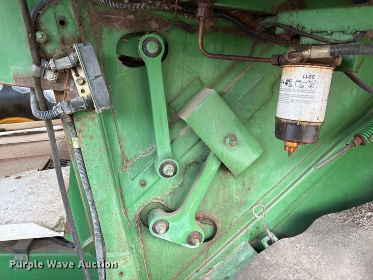 image for item DT0210 1996 John Deere 9600 combine