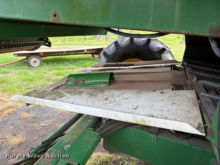 image for item DT0210 1996 John Deere 9600 combine