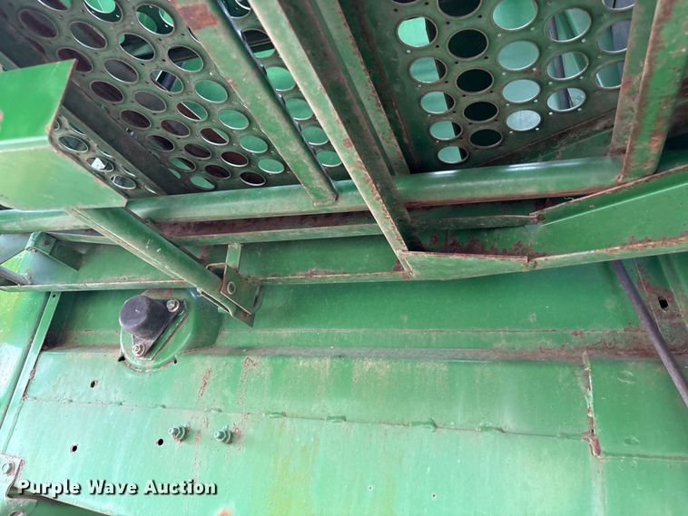 image for item DT0210 1996 John Deere 9600 combine