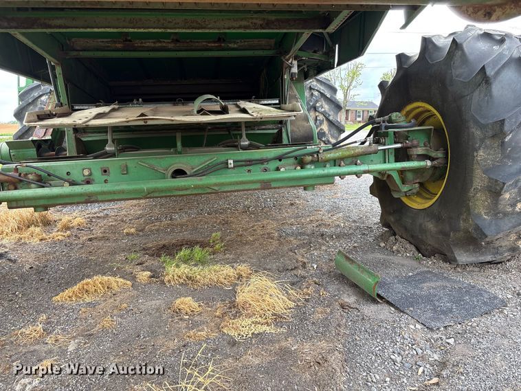 image for item DT0210 1996 John Deere 9600 combine