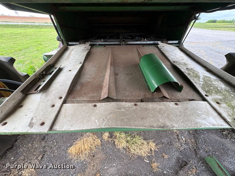 image for item DT0210 1996 John Deere 9600 combine