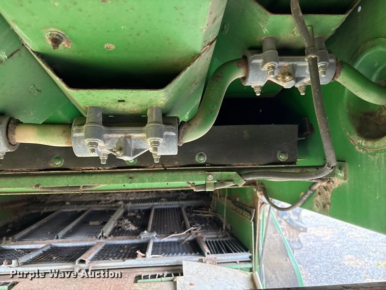 image for item DT0210 1996 John Deere 9600 combine