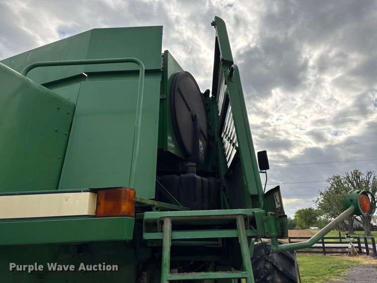 image for item DT0210 1996 John Deere 9600 combine